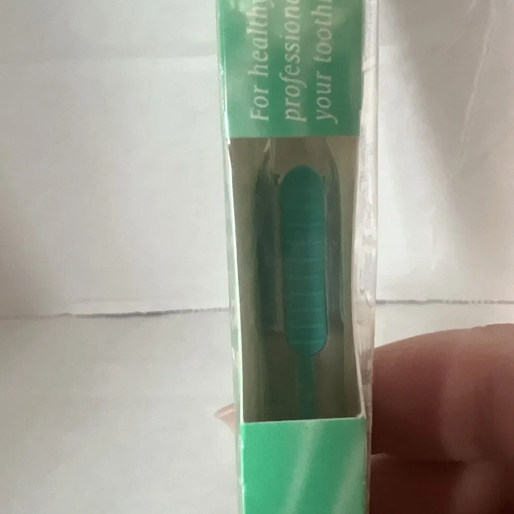 Butler Gum Toothbrush #475‎ Sensitive Compact Head